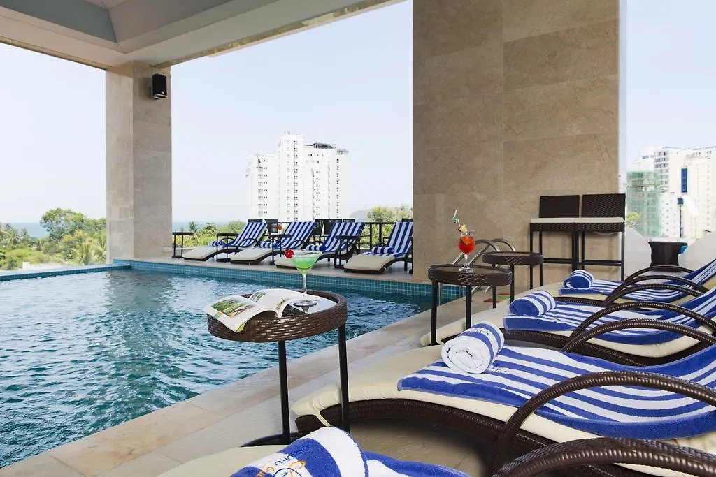 Dendro Gold Hotel Nha Trang 4*,